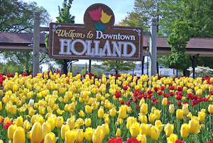 Discount hotels and attractions in Holland, Michigan