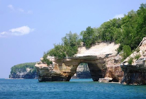 Discount hotels and attractions in Munising, Michigan